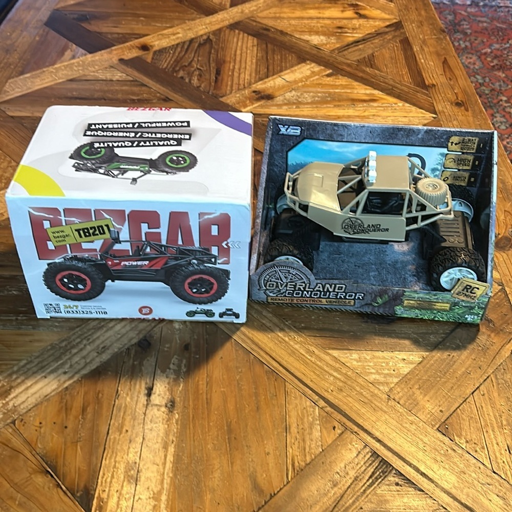 2items Overland Conqueror Remote Control Vehicle & Bezgar Vehicle